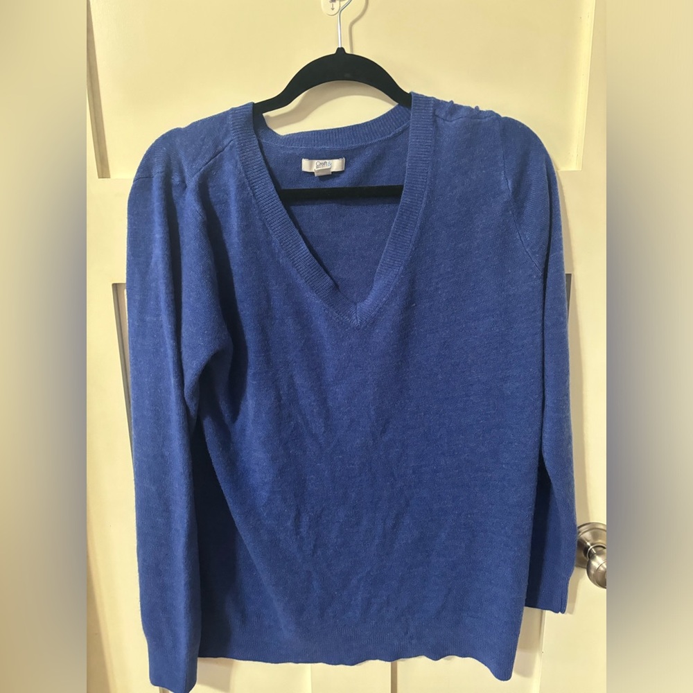 Croft and Barrow dark blue v-neck long sleeve